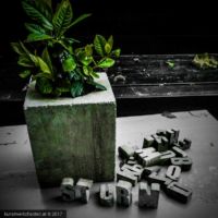 Beton-Buchstaben