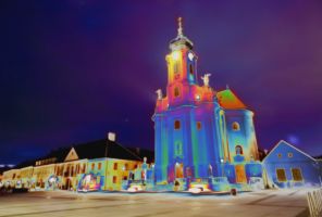 Rathaus und Kirche Laxenburger Kulturlichtspiele